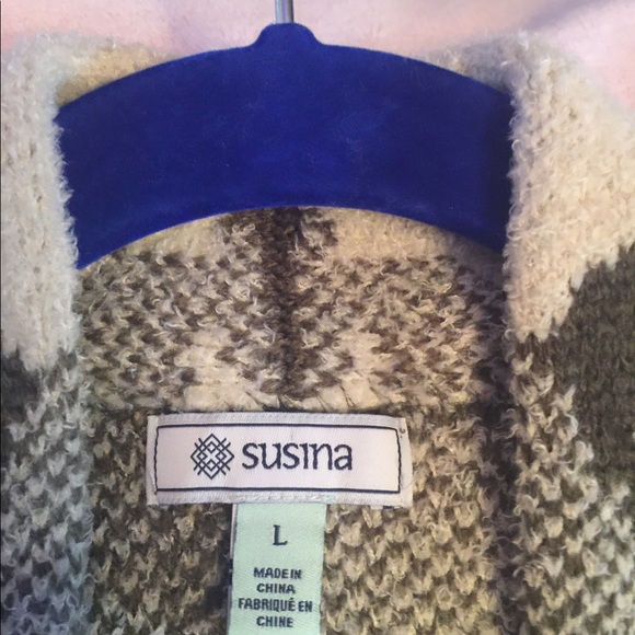 Women’s sweater purchased from Nordstrom rack - Picture 5 of 8